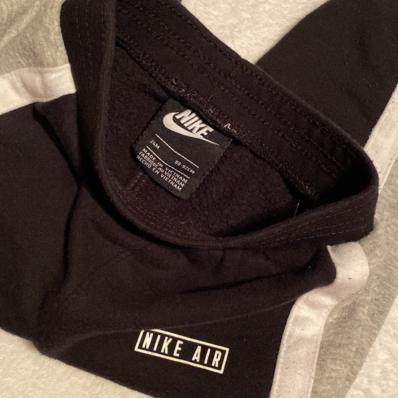 Nike toddler hoodie & jogger set (24M) - Picture 6 of 9